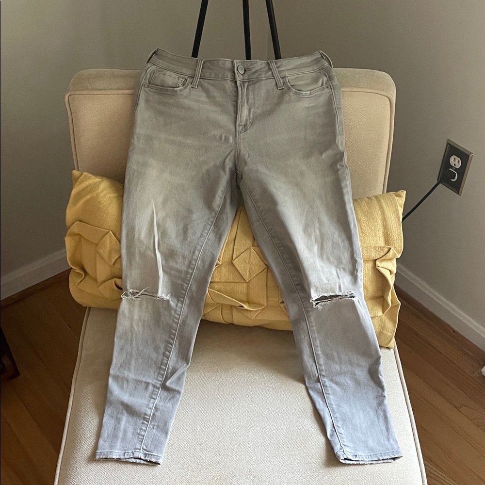 Old Navy Women’s Skinny Light Gray Distressed Jeans 2P